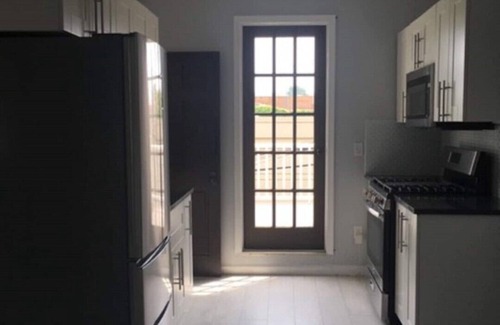 Spruce Hill House | 15 Under 1 Roof. Luxury. University City. Friends & Family Gatherings.