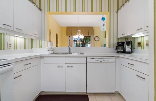 Arcadian Shores Condo | $150 activities - E-gift card when you book - 1st Floor with Screened in Porch | KC5D