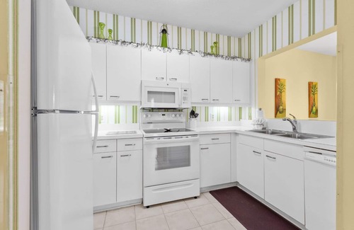Arcadian Shores Condo | $150 activities - E-gift card when you book - 1st Floor with Screened in Porch | KC5D