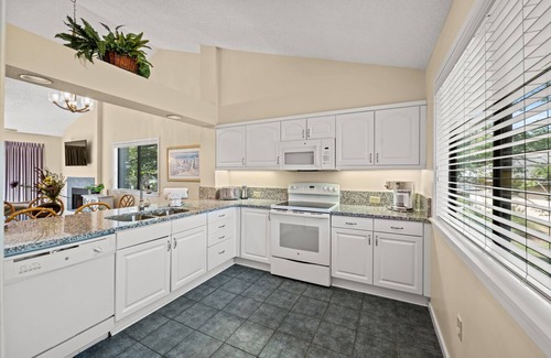 Arcadian Shores Condo | $150 activities - E-gift card when you book - Walk to beach | KRP 7E