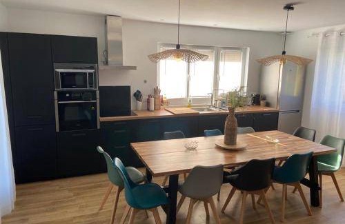 Saint-Laurent-sur-Mer House | 150 m² House ∙ 4 bedrooms ∙ 10 guests