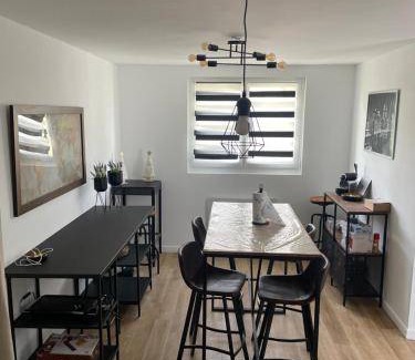 Saint-Laurent-sur-Mer House | 150 m² House ∙ 4 bedrooms ∙ 10 guests