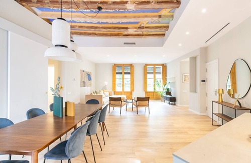 Gothic Quarter Apartment | 150 m² Apartment ∙ 3 bedrooms ∙ 5 guests