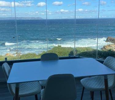 Eastcliff Apartment | 150 m² Apartment ∙ 2 bedrooms ∙ 4 guests