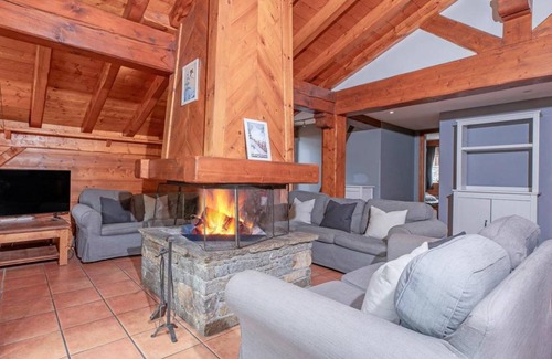Le Bettaix Ski Chalet | 150 m² Chalet ∙ 7 bedrooms ∙ 15 guests