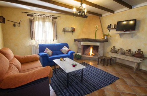 Laroya House | 150 m² Farmhouse ∙ 4 bedrooms ∙ 8 guests