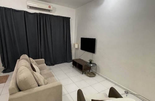 Taman Desa Tebrau House | 150 m² House ∙ 4 bedrooms ∙ 16 guests