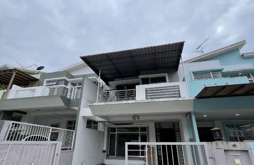 Taman Desa Tebrau House | 150 m² House ∙ 4 bedrooms ∙ 16 guests