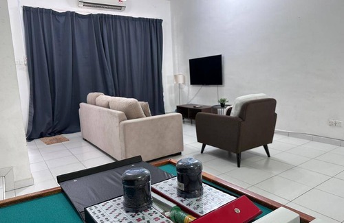 Taman Desa Tebrau House | 150 m² House ∙ 4 bedrooms ∙ 16 guests