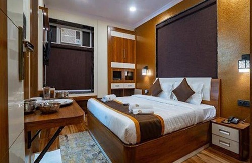 Sector II Hotel | 150 m² Hotel ∙ 2 guests