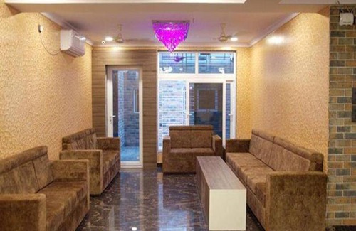 Sector II Hotel | 150 m² Hotel ∙ 2 guests