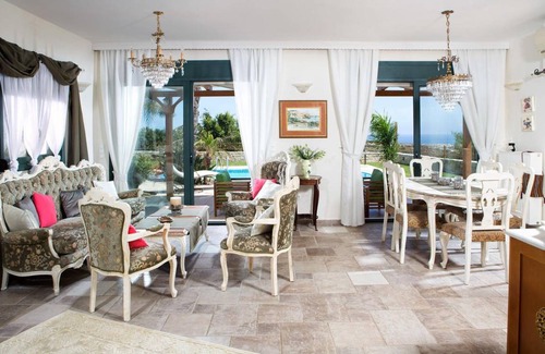 Old Hersonissos House | 150 m² House ∙ 3 bedrooms ∙ 6 guests
