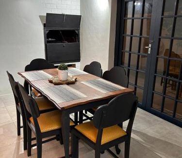 Kraaifontein House | 150 m² House ∙ 3 bedrooms ∙ 6 guests