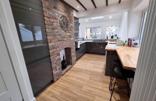 Aberbeeg House | 150 m² House ∙ 4 bedrooms ∙ 7 guests