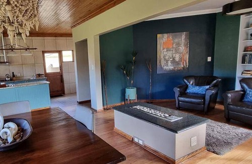 Pixley Ka Seme Cabin | 150 m² Lodge ∙ 3 bedrooms ∙ 6 guests