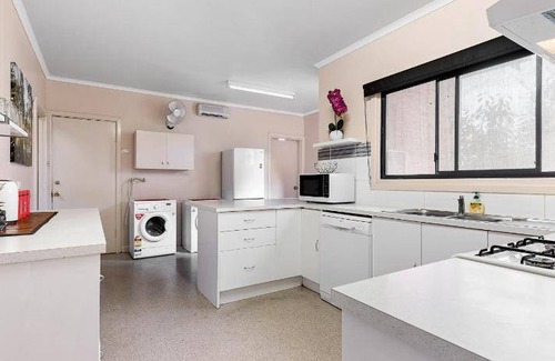 Strathmerton House | 150 m² Motel ∙ 4 bedrooms ∙ 13 guests