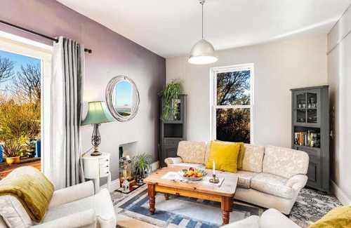 Ballyferriter Apartment | 150 m² Serviced apartment ∙ 2 bedrooms ∙ 5 guests