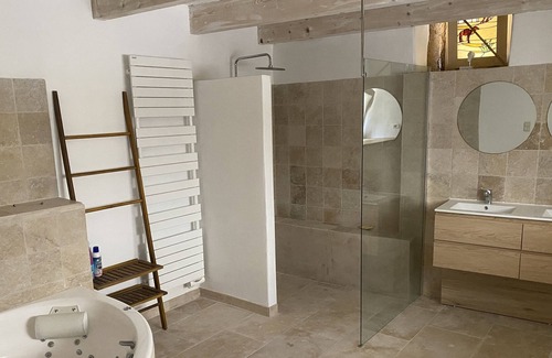Saint-Siffret Apartment | 150 m2 suite - Ground floor of a village house