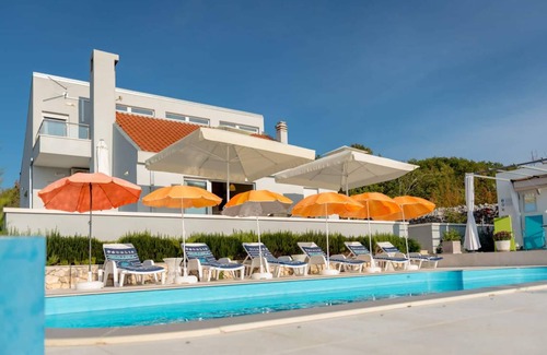 Lecevica Villa | 150 m² Villa ∙ 4 bedrooms ∙ 10 guests