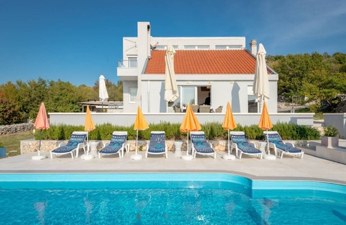 Lecevica Villa | 150 m² Villa ∙ 4 bedrooms ∙ 10 guests
