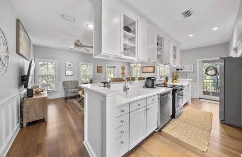 Seacrest Cottage | 150 Steps to The Beach. Book Your Last-Minute Summer Get Away Now!