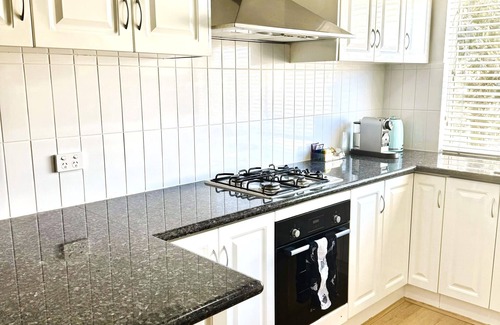East Victoria Park House | 150 Unbeatable Location 3BR Stylish Stay