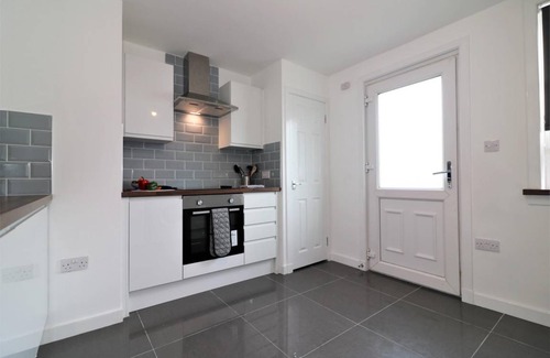 Airdrie Apartment | 1500 m² Apartment ∙ 4 bedrooms ∙ 6 guests