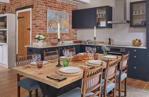 Alton Barnes House | 1500 m² House ∙ 3 bedrooms ∙ 6 guests