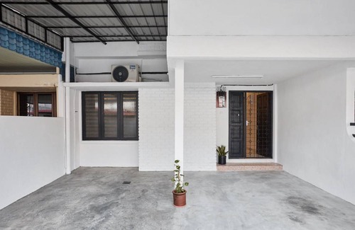 Taman Teh Teng Seng House | 1500 m² House ∙ 4 bedrooms ∙ 12 guests