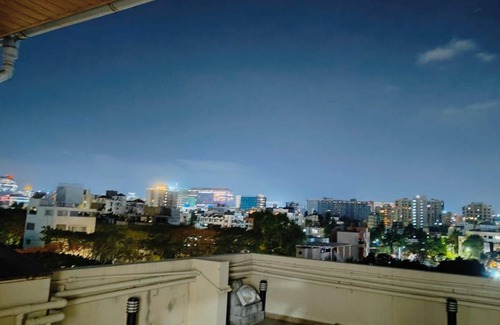 Baner House | 1500 m² House ∙ 3 bedrooms ∙ 20 guests
