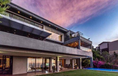 Bantry Bay Villa | 1500 m² Villa ∙ 5 bedrooms ∙ 10 guests
