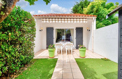 Saint-Hilaire-de-Riez Ski Chalet | 150m beach - House for 4 - Colourful terrace