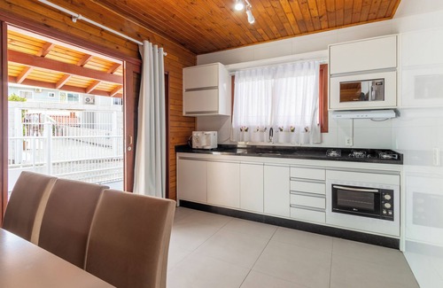Florianopolis Apartment | 150m da Praia e a 300m do Villa Casarão WZ8850