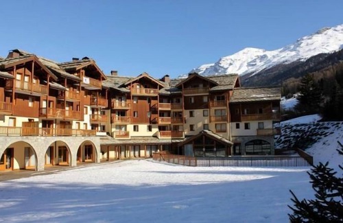 Val Cenis Apartment | 150m from shops, 3rd floor, fitness, swimming pool, balcony, tv, ski locker, 38m², Val Cenis