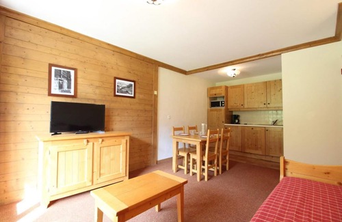 Val Cenis Apartment | 150m from shops, 2nd floor, fitness, swimming pool, balcony, tv, ski locker, 32m², Val Cenis