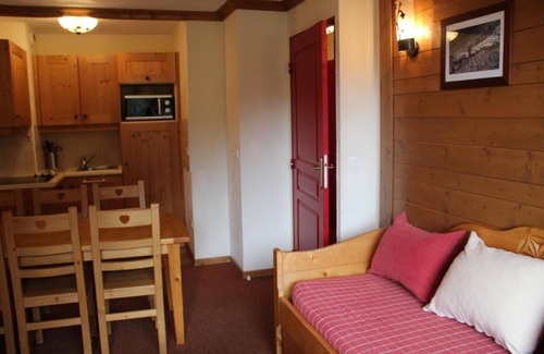 Val Cenis Apartment | 150m from shops, 2nd floor, view swimming pool, fitness, swimming pool, balcony, tv, ski locker