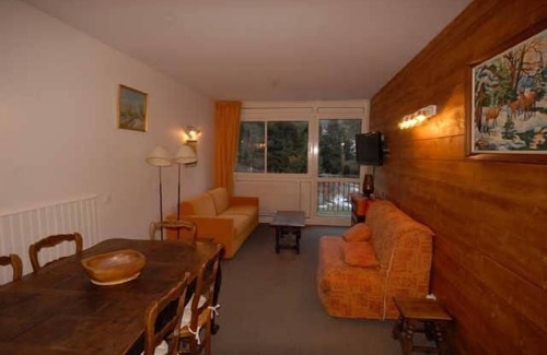 Eaux-Bonnes Apartment | 150m from resort center, 4th floor, view ski slopes, balcony, tv, 48m², Gourette