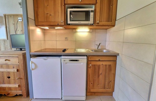 La Perriere Apartment | 150m from resort center, 9th floor, balcony, ski locker, 31m², La Tania