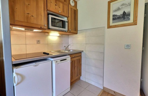 La Perriere Apartment | 150m from resort center, 9th floor, balcony, ski locker, 31m², La Tania