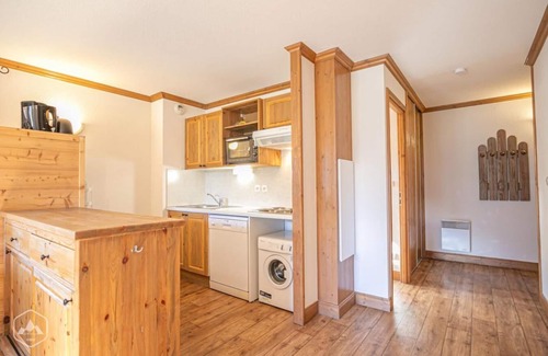 Aussois Apartment | 150m from resort center, floor -2, fitness, balcony, tv, ski locker, 50m², Aussois
