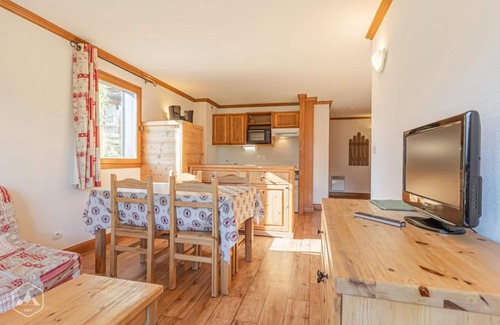 Aussois Apartment | 150m from resort center, floor -2, fitness, balcony, tv, ski locker, 50m², Aussois