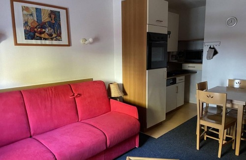 Eaux-Bonnes Apartment | 150m from ski slopes, 2nd floor, view resort, fitness, swimming pool, sauna, tv, ski locker, 29m²