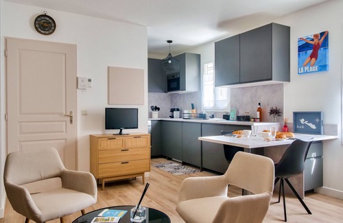 Saint-Martin-de-Re Apartment | 150m from St Martin de Ré harbour, studio for 2