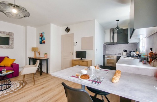 Saint-Martin-de-Re Apartment | 150m from St Martin de Ré harbour, studio for 2