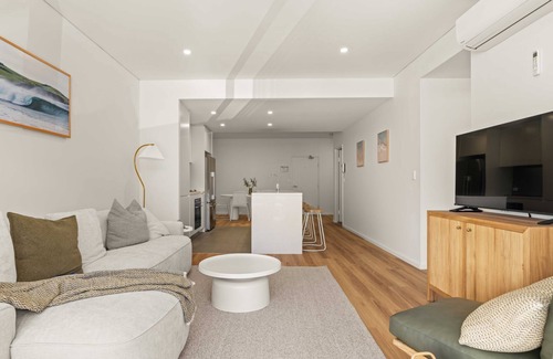 Kiama Apartment | 150m to Surf Beach – Central 2BR - Walk to Surf, Shops & Cafés in Kiama