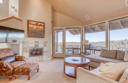 Century West Condo | 151 m² Condo ∙ 3 bedrooms ∙ 8 guests