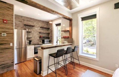 Eureka Springs Historic District House | 151 Spring Downtown Eureka Springs Suite E