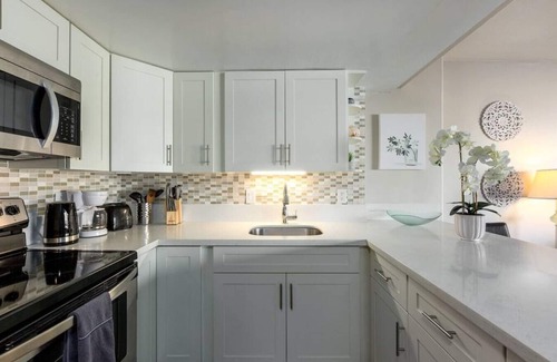 Waikiki Apartment | 1519 · Ilikai Collection # 9. Beachfront Resort, upgraded