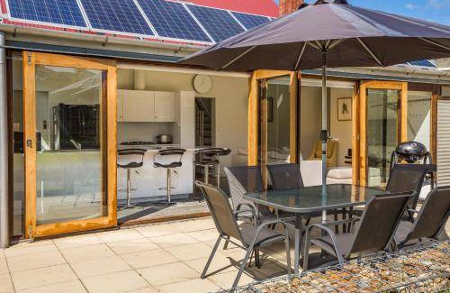 North Hobart House | 152 m² House ∙ 3 bedrooms ∙ 10 guests
