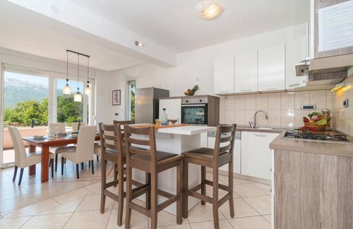 Dugopolje House | 153 m² House ∙ 5 bedrooms ∙ 11 guests